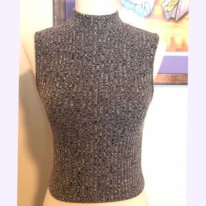 💕NWT EXPRESS MOCK NECK CROP TOP💕